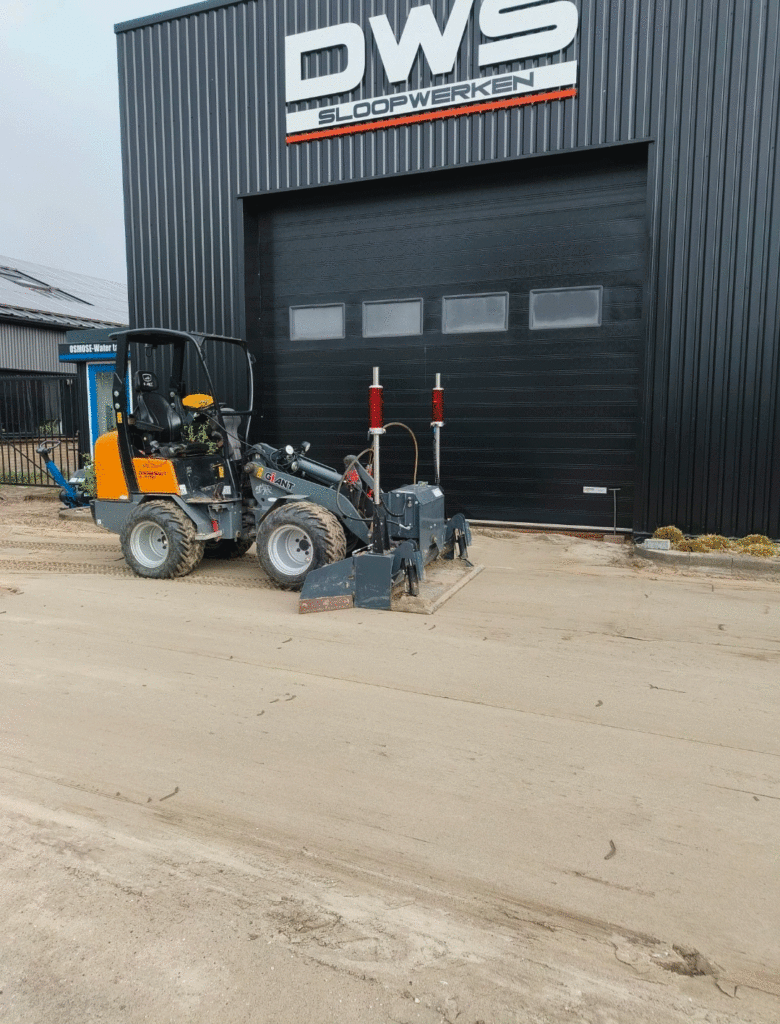 Lasergestuurd egaliseren van een zandbaan met de Exact Level HEM 160 ELS Noord-Holland